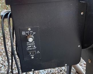 Traeger JUNIOR Wood Pellet Grill BBQ055.04 36x36x16 HxWxD