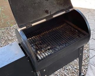 Traeger JUNIOR Wood Pellet Grill BBQ055.04 36x36x16 HxWxD