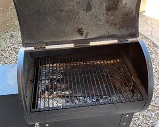 Traeger JUNIOR Wood Pellet Grill BBQ055.04 36x36x16 HxWxD