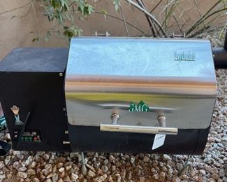 Green Mountain Davy Crockett Wood Pellet with Cover 25x32x18in HxWxD