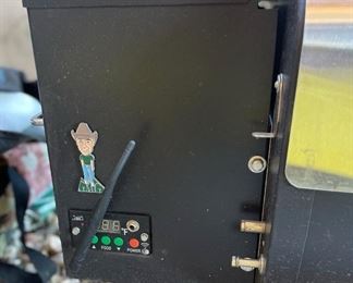 Green Mountain Davy Crockett Wood Pellet with Cover 25x32x18in HxWxD