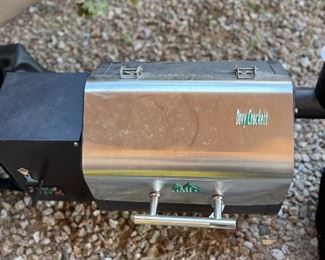 Green Mountain Davy Crockett Wood Pellet with Cover 25x32x18in HxWxD