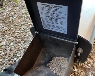 Green Mountain Davy Crockett Wood Pellet with Cover 25x32x18in HxWxD