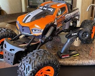 POWER DRIVE R/C 4-WHEEL DRIVE MONSTER TRUCK2.4GHZ,