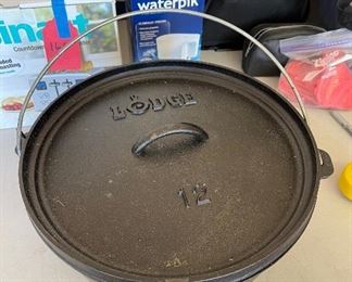 Lodge USA 12'' Cast Iron 3 Footed Dutch Oven Camp Pot w/Lid 12 in.