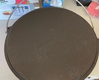 Lodge USA 12'' Cast Iron 3 Footed Dutch Oven Camp Pot w/Lid 12 in.