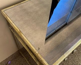 Mirror 3 drawer dresser 42in x 19in x 35in