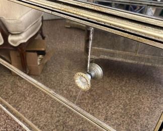 Mirror 3 drawer dresser 42in x 19in x 35in
