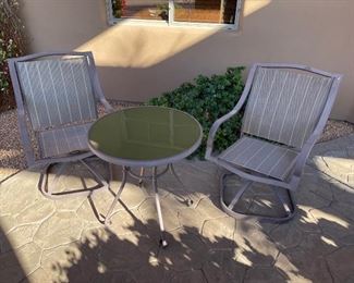 Outdoor patio table & 2 chairs table 27in diameter 28in tall Chairs 25in x 25in x 38in