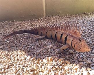 Metal iguana lizard outdoor yard Decor 28in. X 12in.