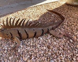 Metal iguana lizard outdoor yard Decor 28in. X 12in.