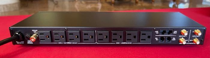 Panamax MR4300 Power Conditioner Surge protector 2x17.8.5in HxWxD