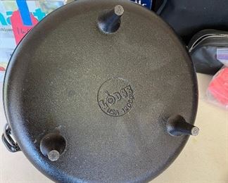 Lodge USA 12'' Cast Iron 3 Footed Dutch Oven Camp Pot w/Lid 12 in.