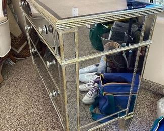 Mirror 3 drawer dresser 42in x 19in x 35in