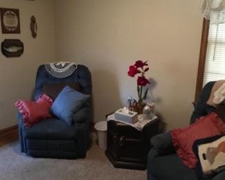 Recliners, table
