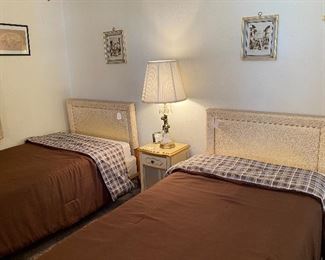 TWIN BEDS