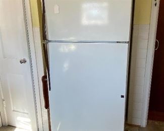 KITCHEN FRIDGE
