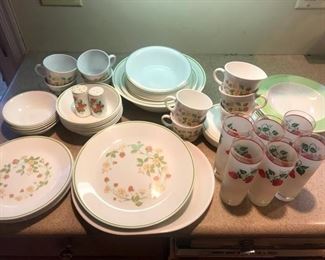 Large Corelle Dinnerware Set