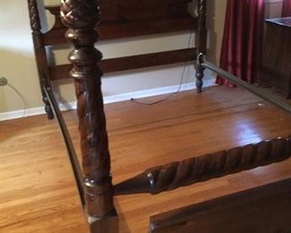 Queen Wood Spindle Bed