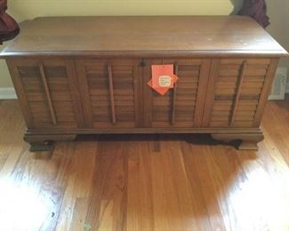 Vintage Lane Hope Chest