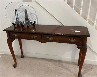 CONSOLE TABLE