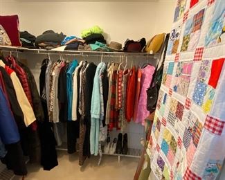 WOMEN'S CLOTHING SIZE 2-3