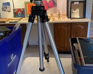 CAMERA TRIPOD
