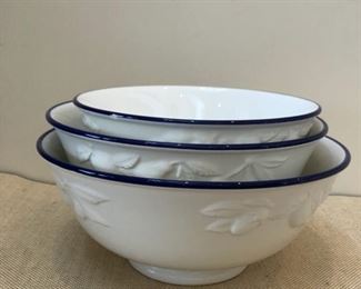 Set of three William Sonoma nesting bowls. Made in Italy