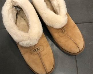 Men's size 10 UGG slippers