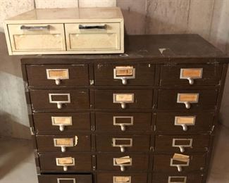 18-drawer metal organizer