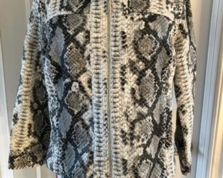 Hearts of Palm size 6 faux snake print zip front jacket