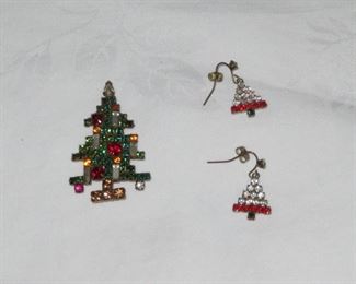 Weiss Christmas Tree Brooch