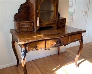 Victorian Bonheur Du Jour