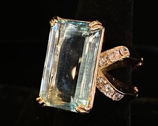 Aquamarine and diamond  cocktail ring