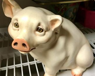 Universal Statuary pig