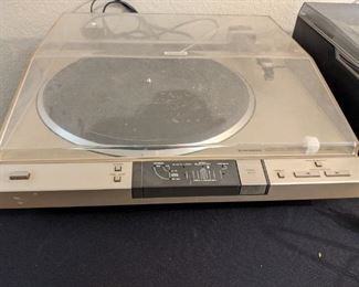 Pioneer Full-Automatic Record Player (PL-L800)