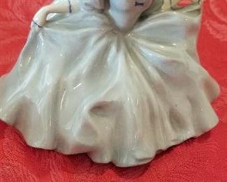 LOT A3- $70- ROYAL DOULTON ENGLISH  " POLLY PEACHUM" FIGURINE 5"X 6W