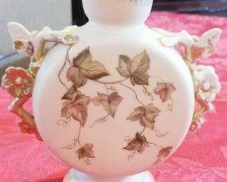 LOT A27-$15- VINTAGE VASE "AS IS" 8" TALL