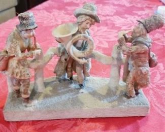LOT A32- $20- MUSICIANS FIGURINE 5 1/2 TALL X 7 1/2 W