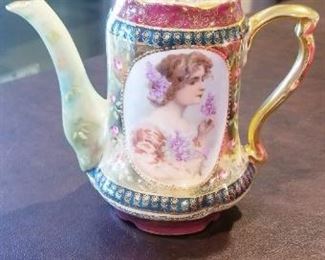 LOT A53- $45- BEAUTIFUL VINTAGE HAND PAINTED TEAPOT 7"H