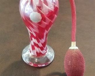 LOT C18- $25- VINTAGE ART GLASS ATOMIZER 7" TALL