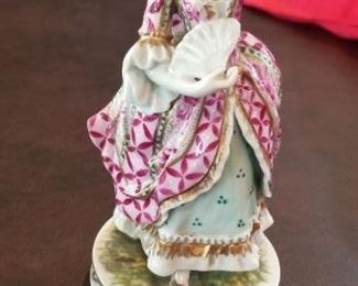 LOT C20- $20 EUROPEAN VINTAGE HAND PAINTED FIGURINE 6 3/4"