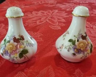 LOT C22- $ 15- ROYAL CROWN DERBY SALT AND PEPPER 3 1/2 TALL