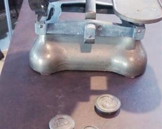 LOT D 7- $150- ANTIQUE SCALE WITH COPPER POT, AND 3 WEIGHTS, 12X 18 WIDE