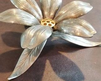 LOT- T1- $295- GORGEOUS UNIQUE ITALIAN ART DECO SILVER PLATED LOTUS FLOWER CIGARETTE DISPENSER WITH 5 INDIVIDUAL ASHTRAYS, 9 "W X4" H