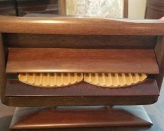 LOT T3- $55- CIGARETTE DISPENSER 6 X10