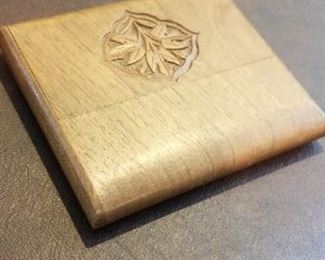 LOT T10- $ 55- VINTAGE WOODEN CIGARETTE HOLDER 4 X 4 1/2