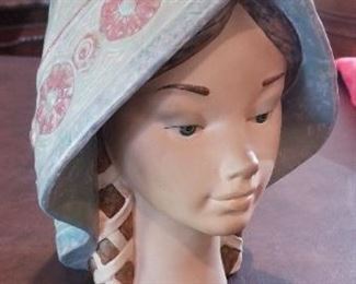 LOT D 8- $120- LLADRO GIRL'S HEAD TITLED " SENORITA" 9 " TALL