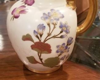 LOT A28- $55 ANTIQUE ROYAL WORCESTER 6 1/5 TALL
