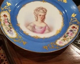 LOT A 10- $110- ANTIQUE HAND PAINTED SEVRES PLATE 9 1/2 "